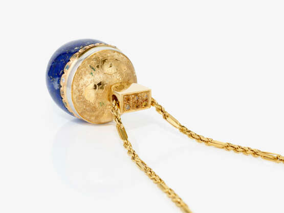 A lapis lazuli pendant with brilliant-cut diamonds on a necklace - фото 2