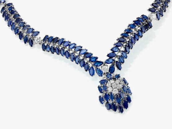 A necklace with sapphires and brilliant-cut diamonds - фото 1