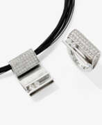 Колье и цепочки. A necklace made of black strands with diamond pendant and diamond ring