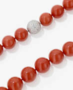 Колье и цепочки. A coral necklace with pave set interchangeable clasp