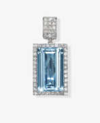 Neck jewellery. An exquisite necklace clip pendant decorated with a fine azure blue aquamarine and brilliant-cut diamonds