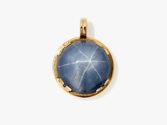 A pendant with a large star sapphire - фото 1