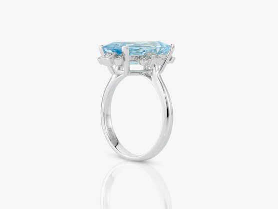 A Vintage aquamarine ring decorated with brilliant-cut diamonds - photo 3