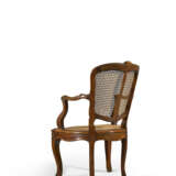 FAUTEUIL D`&#201;POQUE LOUIS XV - photo 3