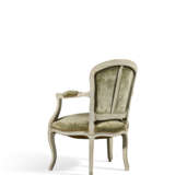 FAUTEUIL DE STYLE LOUIS XV - photo 3