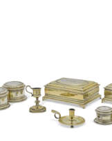 PARTIE DE SERVICE DE TOILETTE EN VERMEIL D'ÉPOQUE QUEEN ANNE