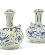 Ming dynasty. DEUX KENDIS EN PORCELAINE BLEU BLANC