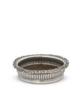 DESSOUS DE BOUTEILLE EN ARGENT D'ÉPOQUE GEORGE IV