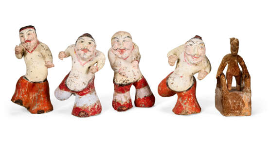 A GROUP OF FOUR PAINTED POTTERY FIGURES OF ENTERTAINERS - photo 1
