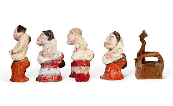 A GROUP OF FOUR PAINTED POTTERY FIGURES OF ENTERTAINERS - photo 4