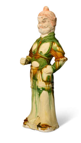 A SANCAI-GLAZED POTTERY FIGURE OF A GUARDIAN - photo 4