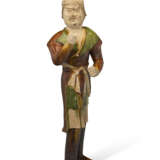 A SANCAI-GLAZED POTTERY FIGURE OF A GROOM - photo 1