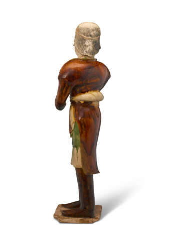A SANCAI-GLAZED POTTERY FIGURE OF A GROOM - photo 2