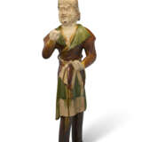 A SANCAI-GLAZED POTTERY FIGURE OF A GROOM - photo 5
