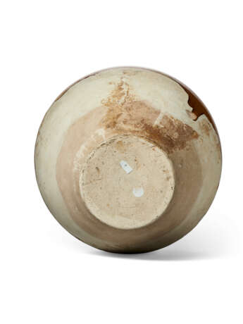 AN AMBER-GLAZED POTTERY OVOID JAR - фото 4
