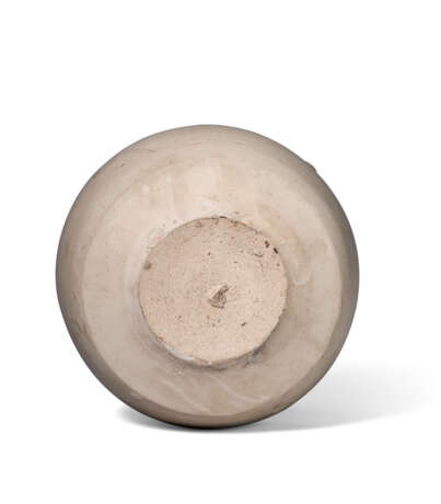 A WHITE-GLAZED CIZHOU-TYPE DEEP BOWL - Foto 3