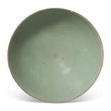 A LONGQUAN CELADON 'LOTUS PETAL' BOWL - photo 2