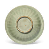 A LONGQUAN CELADON 'TWIN-FISH' DISH - photo 2