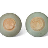 TWO LONGQUAN CELADON JARLETS - photo 3