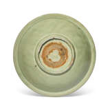 A CARVED LONGQUAN CELADON 'LOTUS' DISH - photo 2