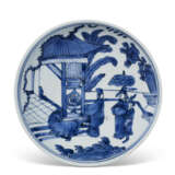 A BLUE AND WHITE WARMING BOWL - фото 2
