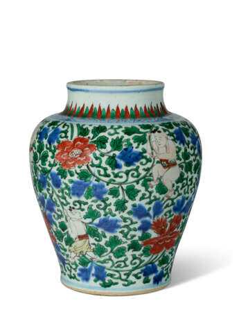A WUCAI 'BOY AND PEONY' JAR - фото 4