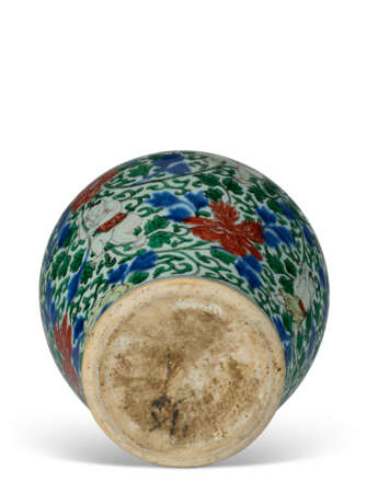 A WUCAI 'BOY AND PEONY' JAR - фото 5
