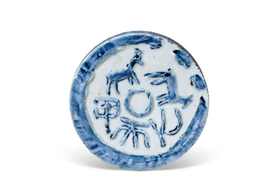 AN UNUSUAL BLUE AND WHITE INK PALETTE - фото 2