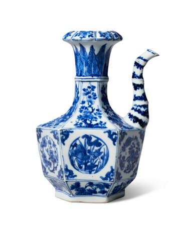 A BLUE AND WHITE FACETED EWER - photo 1