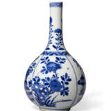 A SMALL BLUE AND WHITE BOTTLE VASE - photo 4
