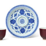A BLUE AND WHITE CUP STAND - photo 1