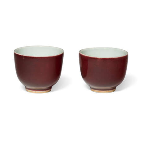 A BLUE AND WHITE CUP STAND - photo 4
