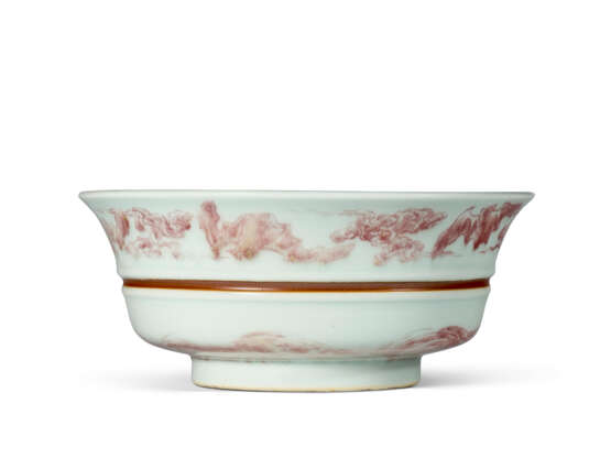 AN UNDERGLAZE COPPER-RED-DECORATED ‘BATS AND CLOUDS’ BOWL - photo 2