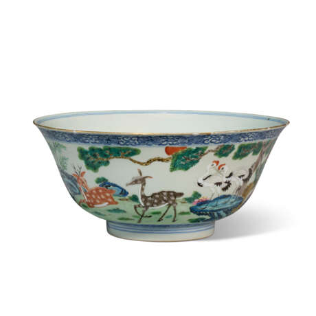 A FAMILLE ROSE BOWL WITH GILT INSCRIPTION - фото 1