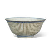 A FAMILLE ROSE BOWL WITH GILT INSCRIPTION - фото 4