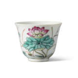 A FAMILLE ROSE 'EGRET AND LOTUS' CUP - photo 1