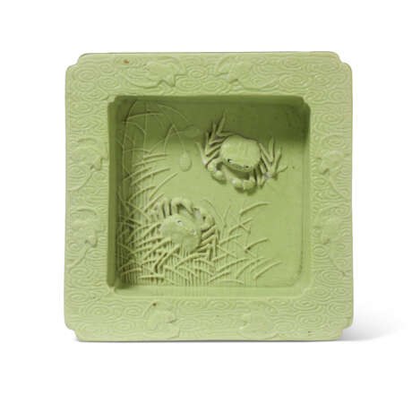 A LIME-GREEN-ENAMELED MOLDED SQUARE BRUSH WASHER - photo 1
