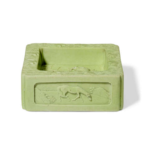 A LIME-GREEN-ENAMELED MOLDED SQUARE BRUSH WASHER - photo 2