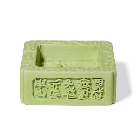 A LIME-GREEN-ENAMELED MOLDED SQUARE BRUSH WASHER - photo 3