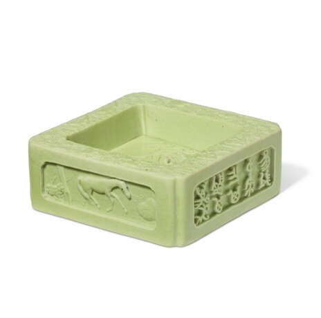 A LIME-GREEN-ENAMELED MOLDED SQUARE BRUSH WASHER - photo 5