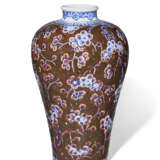 AN UNDERGLAZE-BLUE-DECORATED COPPER-RED-GROUND MEIPING - photo 1