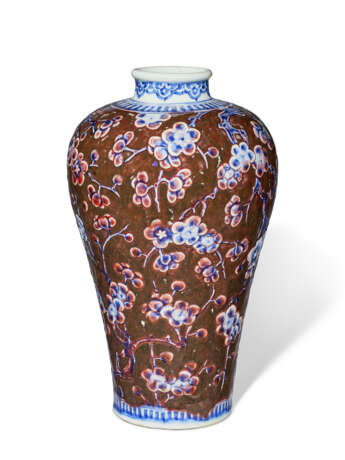 AN UNDERGLAZE-BLUE-DECORATED COPPER-RED-GROUND MEIPING - photo 1