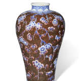 AN UNDERGLAZE-BLUE-DECORATED COPPER-RED-GROUND MEIPING - photo 2