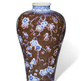 AN UNDERGLAZE-BLUE-DECORATED COPPER-RED-GROUND MEIPING - photo 3