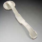A CREAMYWHITE HARDSTONE RUYI SCEPTER - photo 2