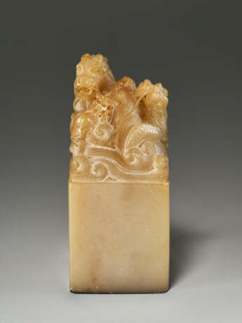 A SHOUSHAN SEAL CARVED WITH DRAGONS - photo 1