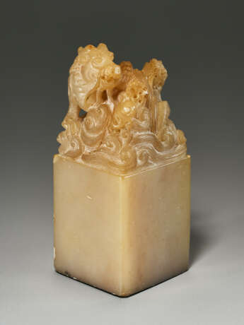 A SHOUSHAN SEAL CARVED WITH DRAGONS - photo 2