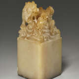 A SHOUSHAN SEAL CARVED WITH DRAGONS - photo 2