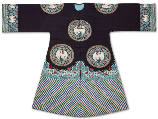 AN EMBROIDERED SILK NAVY-GROUND WINTER PADDED SURCOAT - photo 1