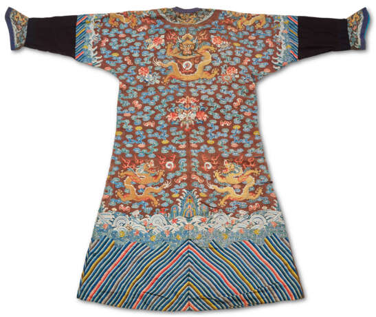 AN EMBROIDERED BROWN-GROUND GAUZE 'DRAGON' ROBE - photo 2